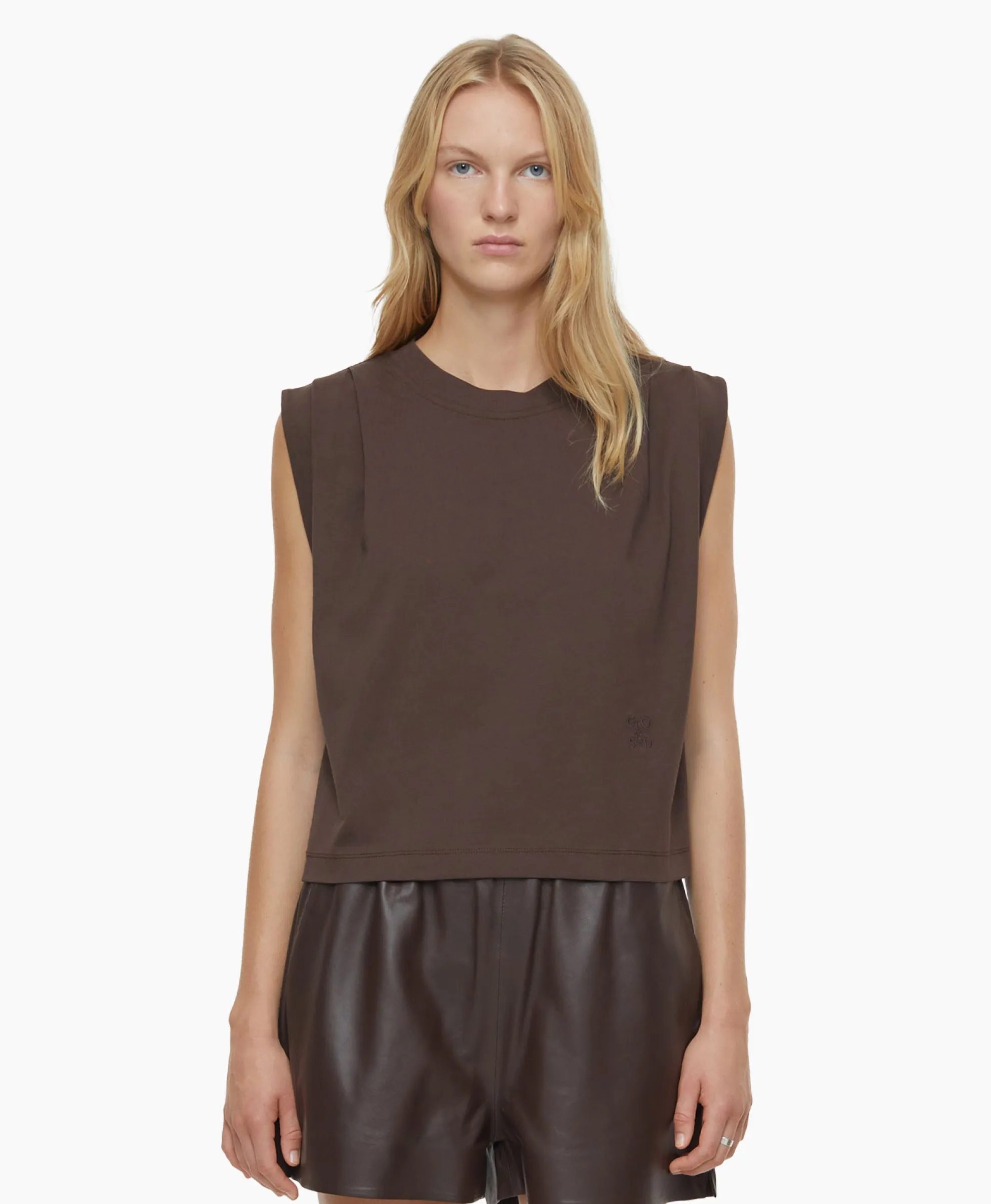 Closed Top Pleated Sleeveless Bruin